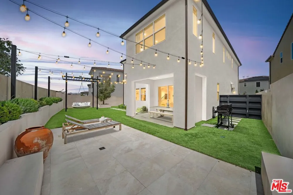 19254 Blackthorn Drive Santa Clarita, CA 91351