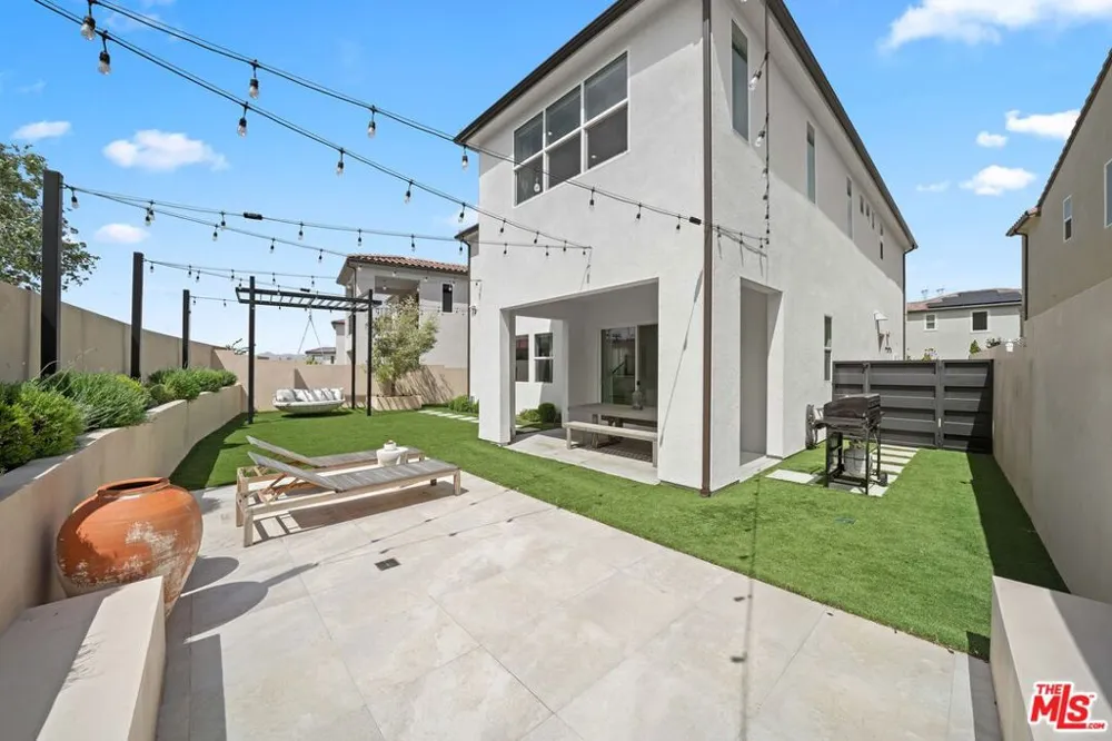 19254 Blackthorn Drive Santa Clarita, CA 91351