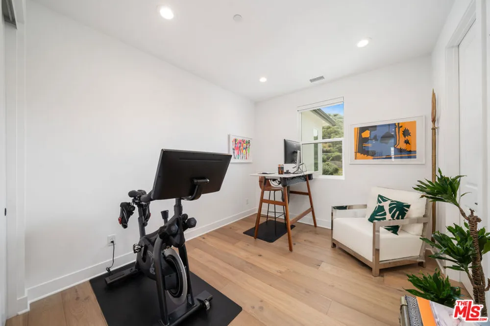 19254 Blackthorn Drive Santa Clarita, CA 91351