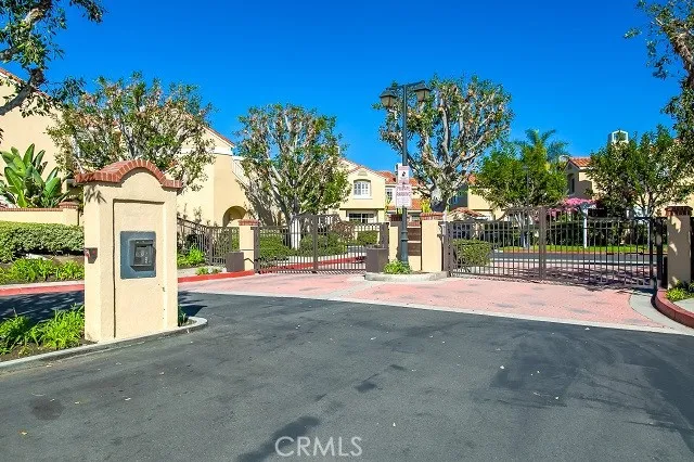 2439 Paseo Circulo Tustin, CA 92782