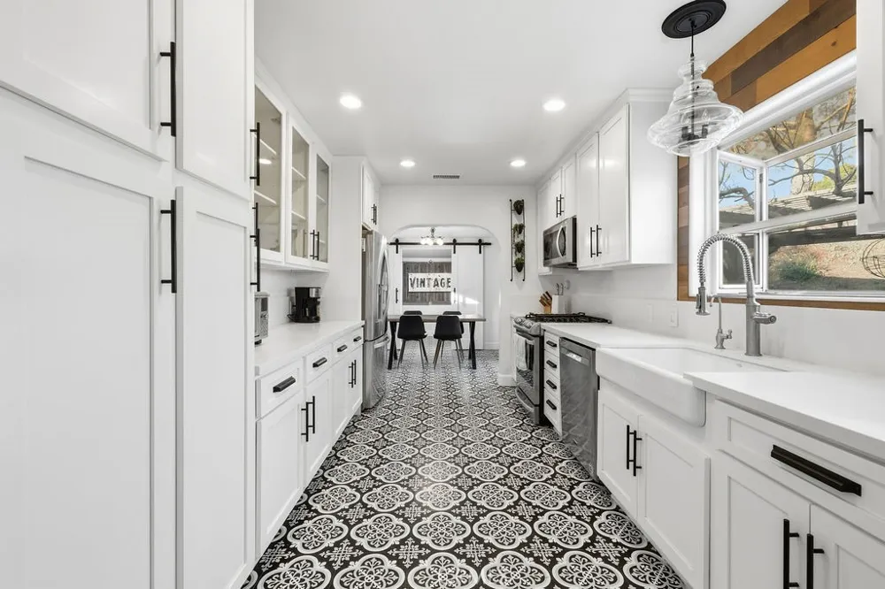 16070 Baker Canyon Canyon Country, CA 91390
