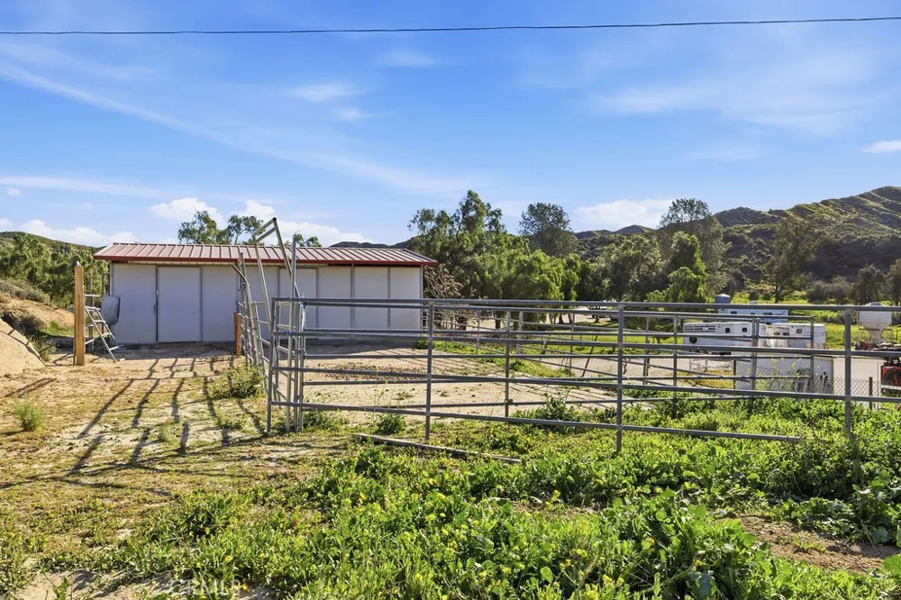 16070 Baker Canyon Canyon Country, CA 91390