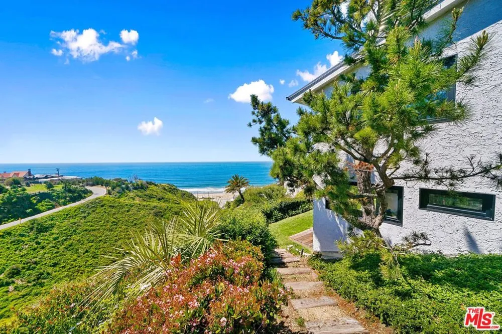 6817 Seawatch Lane Malibu, CA 90265