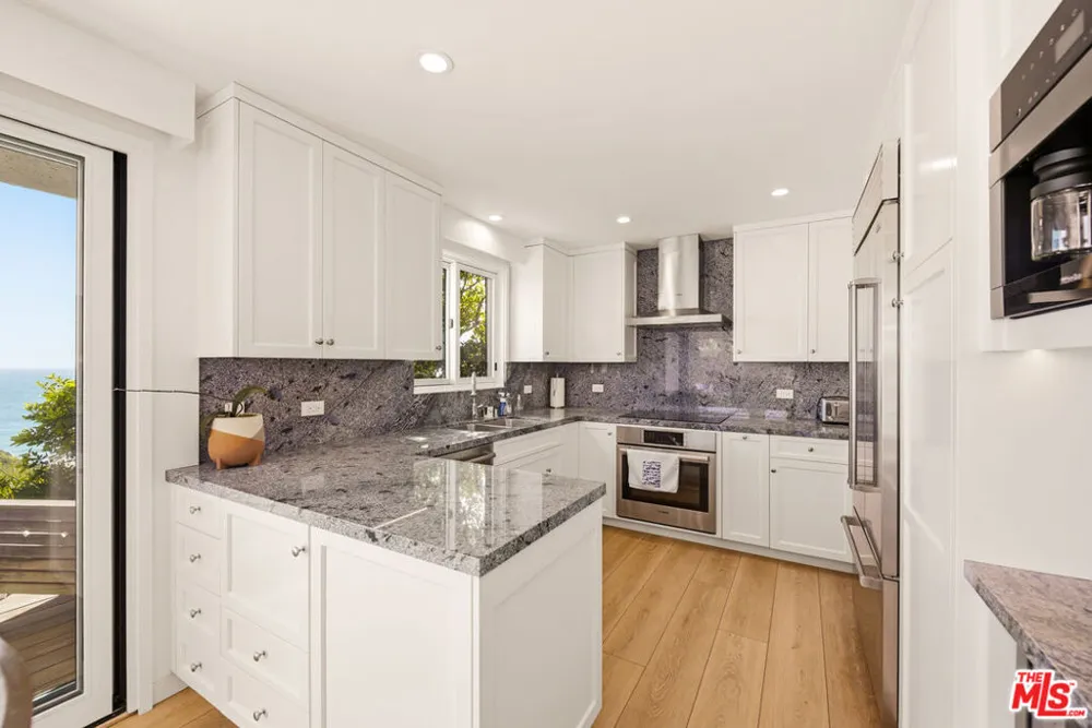 6817 Seawatch Lane Malibu, CA 90265