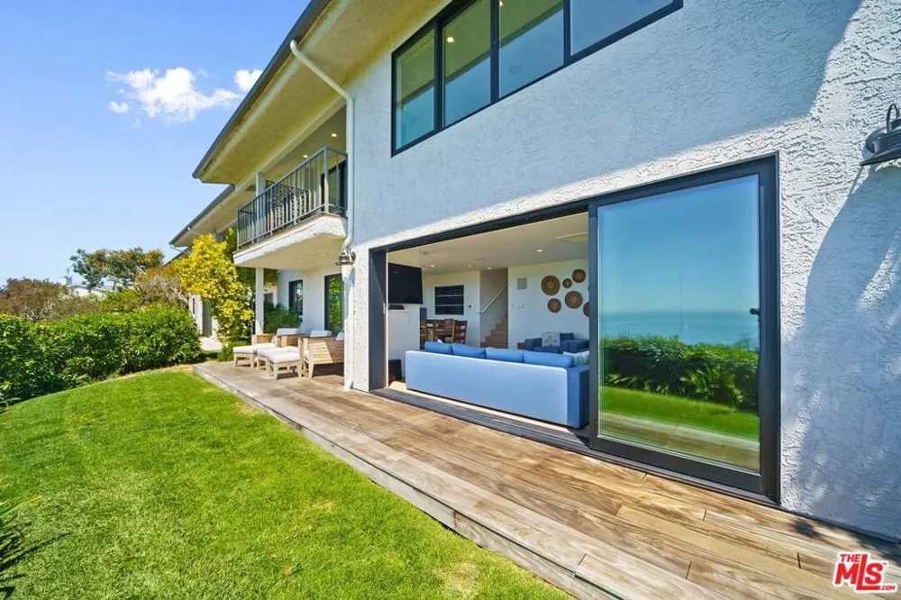 6817 Seawatch Lane Malibu, CA 90265