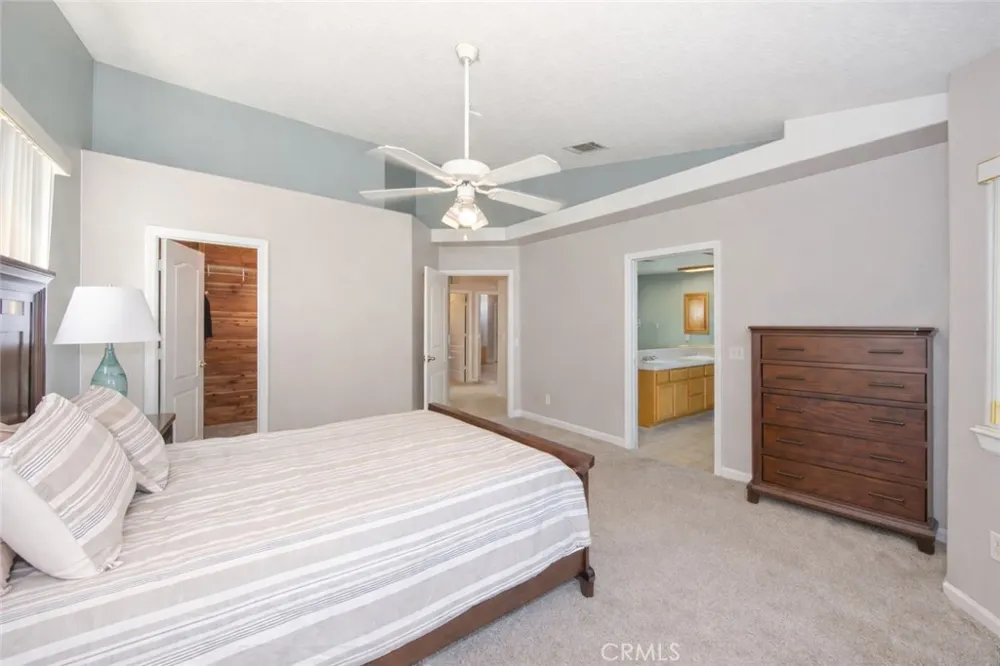 7084 Aster Oak Hills, CA 92344