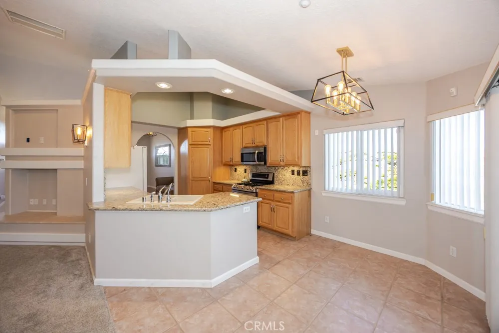 7084 Aster Oak Hills, CA 92344