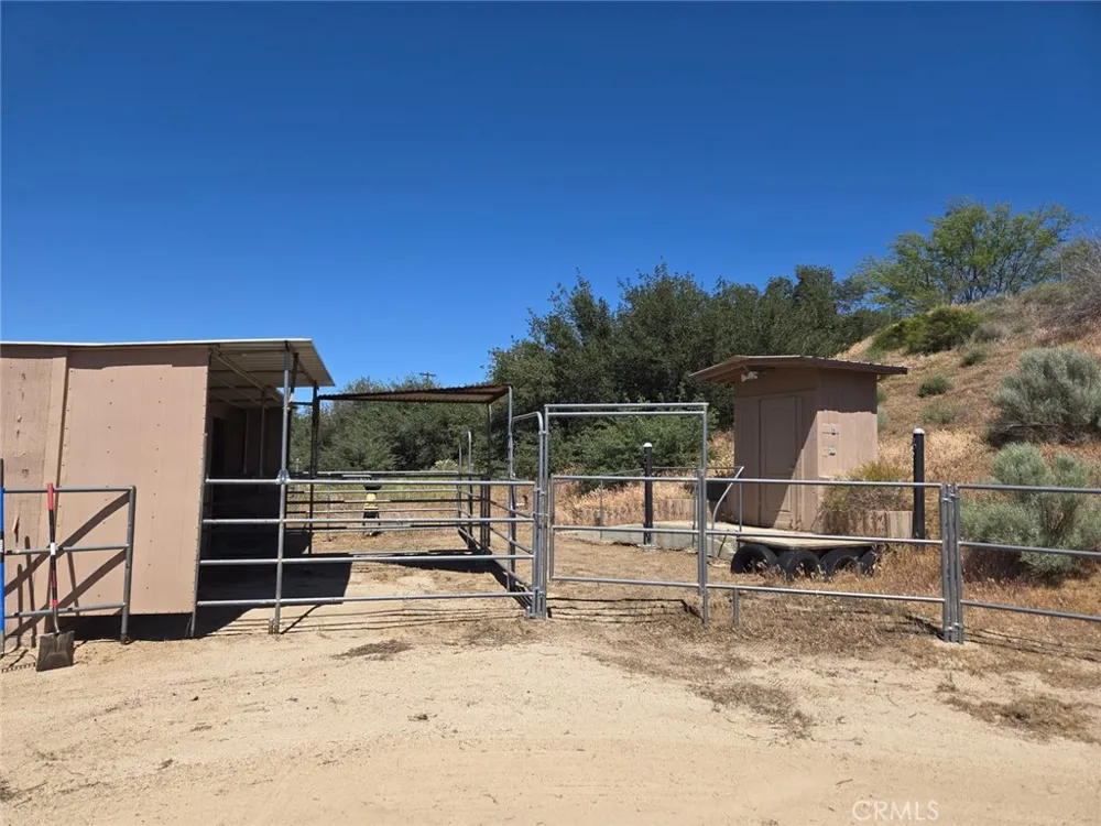 7084 Aster Oak Hills, CA 92344