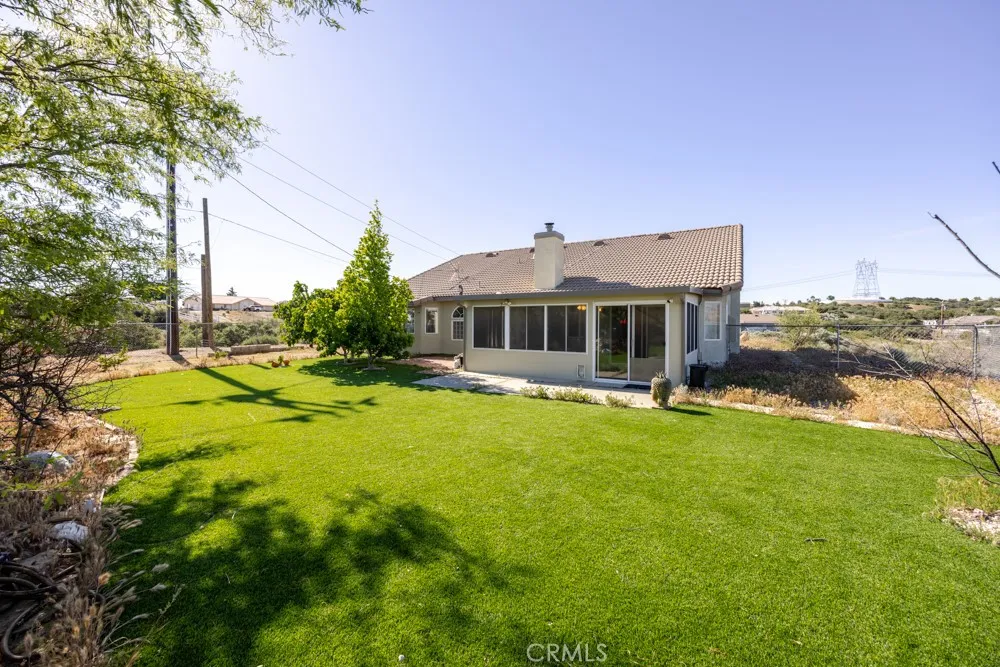 7084 Aster Oak Hills, CA 92344