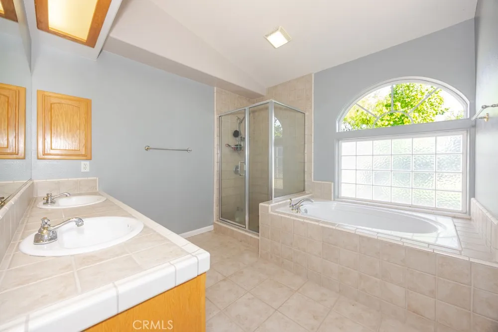 7084 Aster Oak Hills, CA 92344