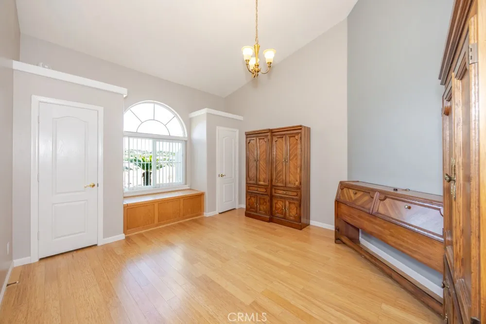 7084 Aster Oak Hills, CA 92344