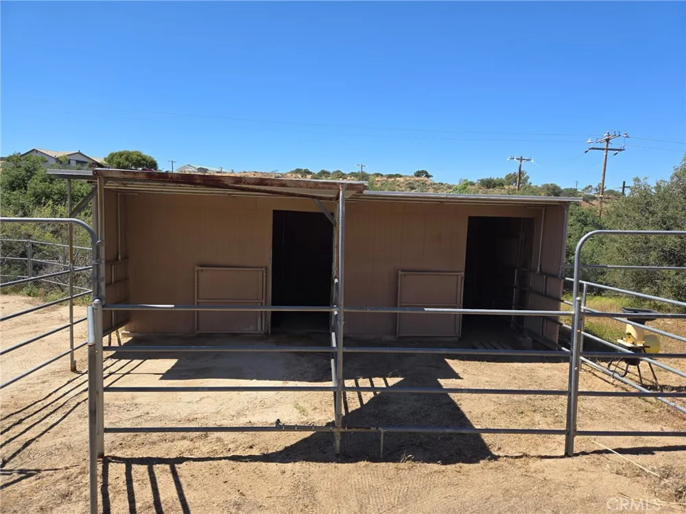 7084 Aster Oak Hills, CA 92344