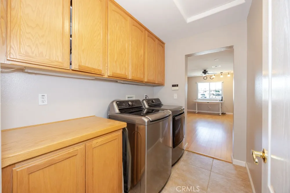 7084 Aster Oak Hills, CA 92344