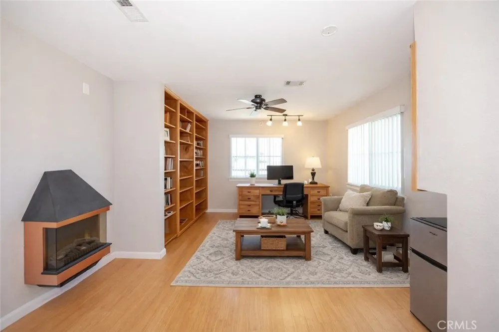 7084 Aster Oak Hills, CA 92344