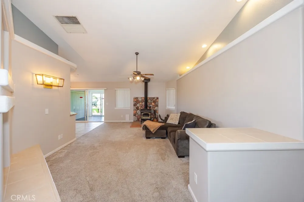 7084 Aster Oak Hills, CA 92344