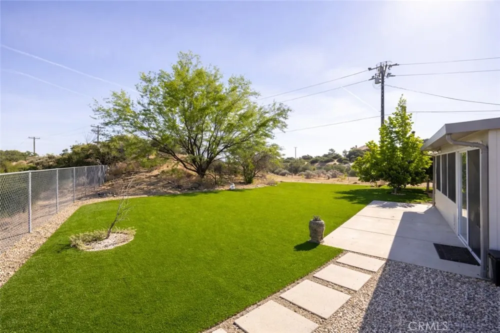 7084 Aster Oak Hills, CA 92344