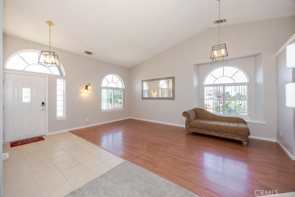 7084 Aster Oak Hills, CA 92344