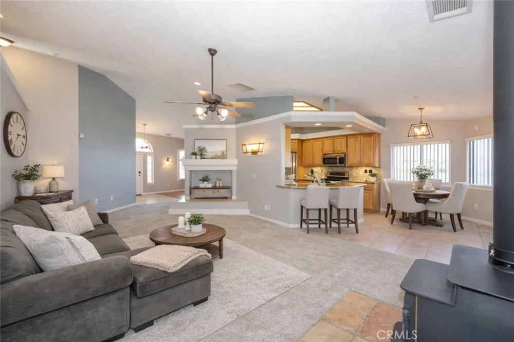 7084 Aster Oak Hills, CA 92344