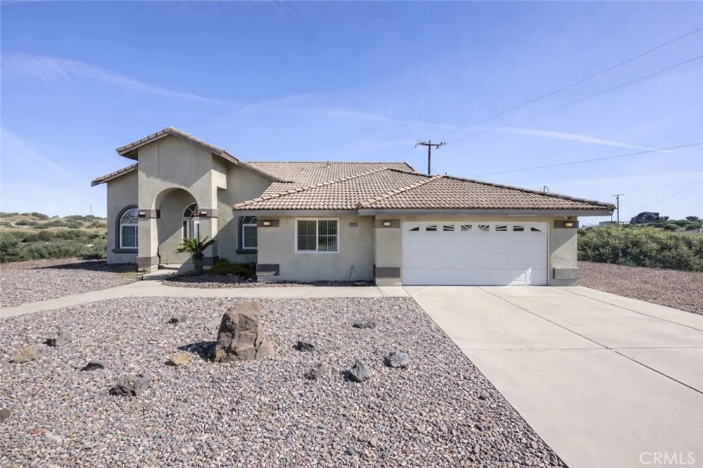 7084 Aster Oak Hills, CA 92344