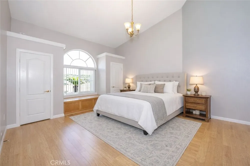 7084 Aster Oak Hills, CA 92344