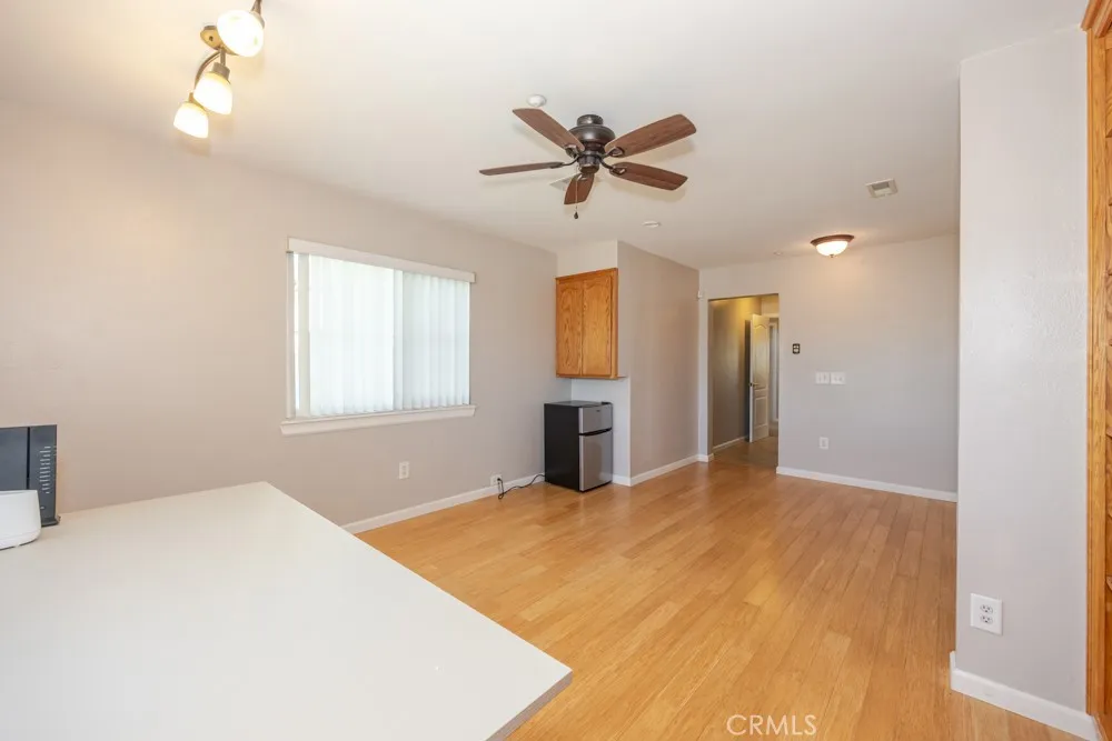 7084 Aster Oak Hills, CA 92344