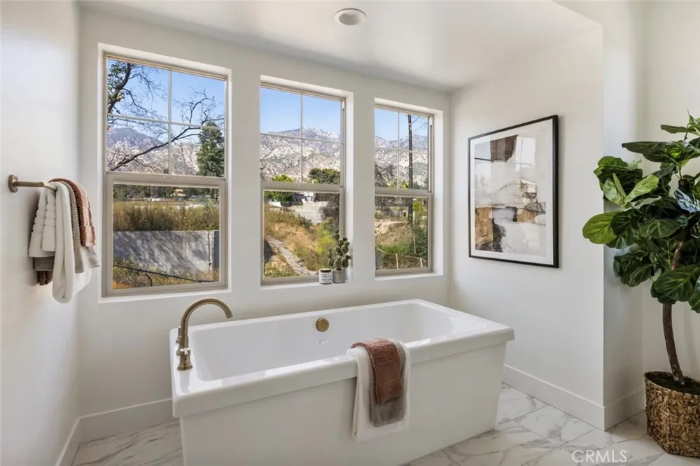 181 E Palm Street E Altadena, CA 91001