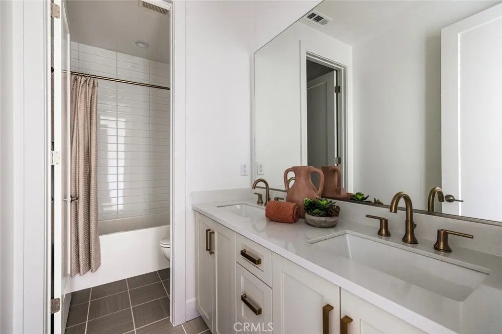 181 E Palm Street E Altadena, CA 91001