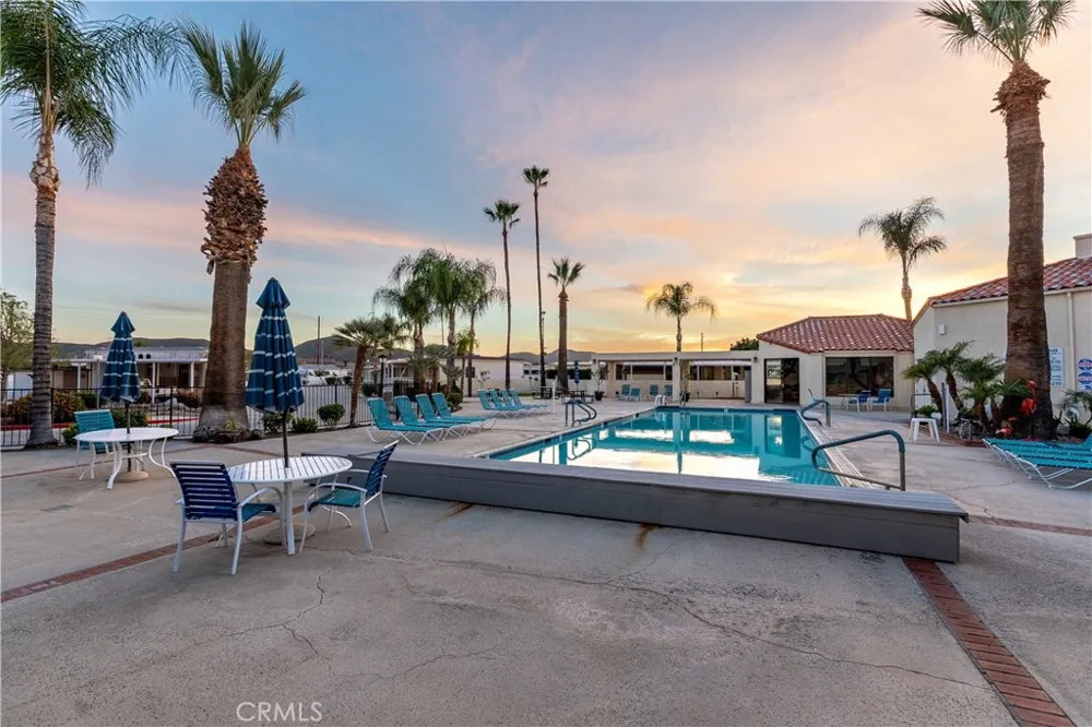 1295 S Cawston Hemet, CA 92545