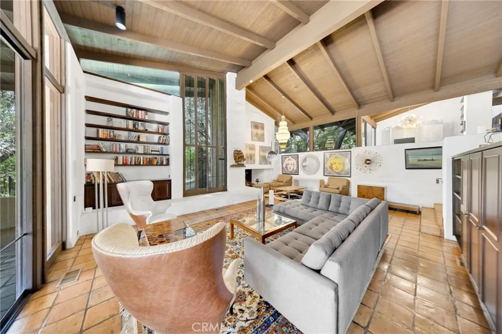 2300 Villa Heights Pasadena, CA 91107