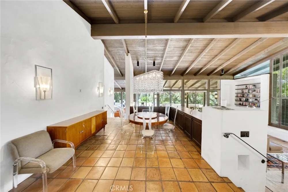 2300 Villa Heights Pasadena, CA 91107