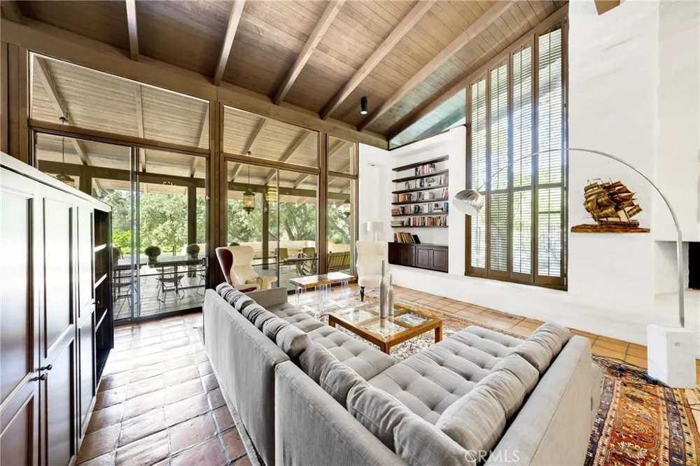 2300 Villa Heights Pasadena, CA 91107