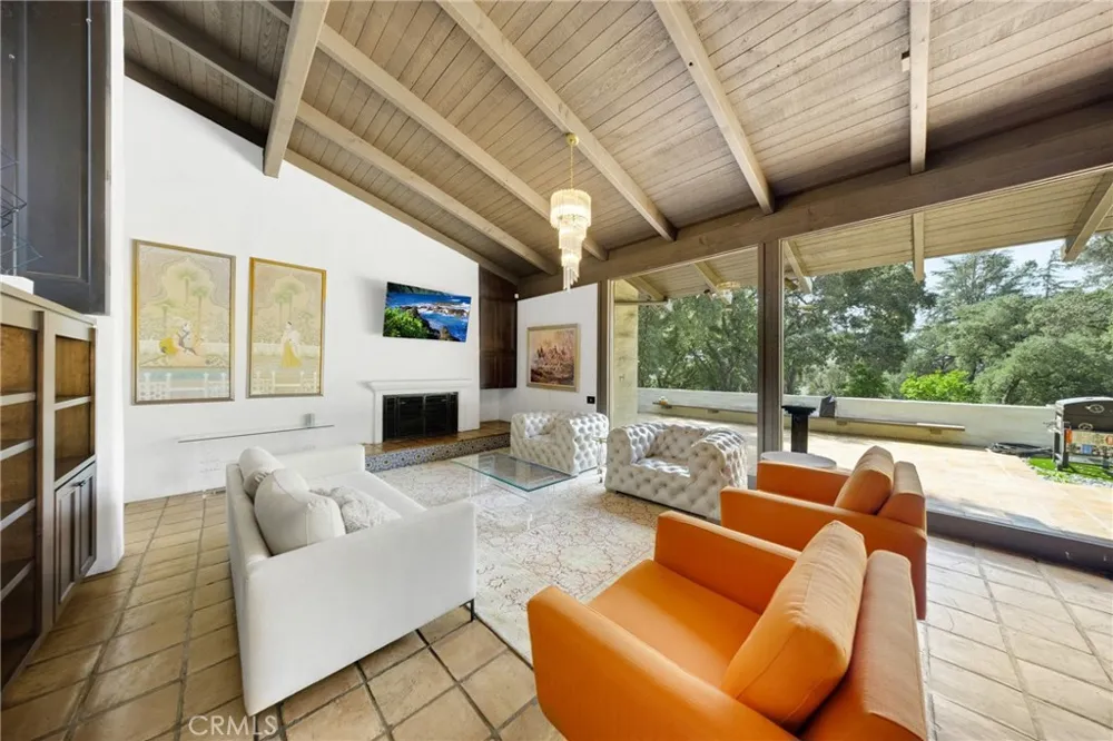 2300 Villa Heights Pasadena, CA 91107