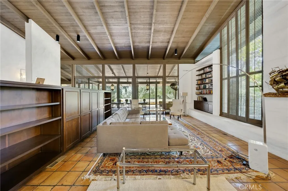 2300 Villa Heights Pasadena, CA 91107