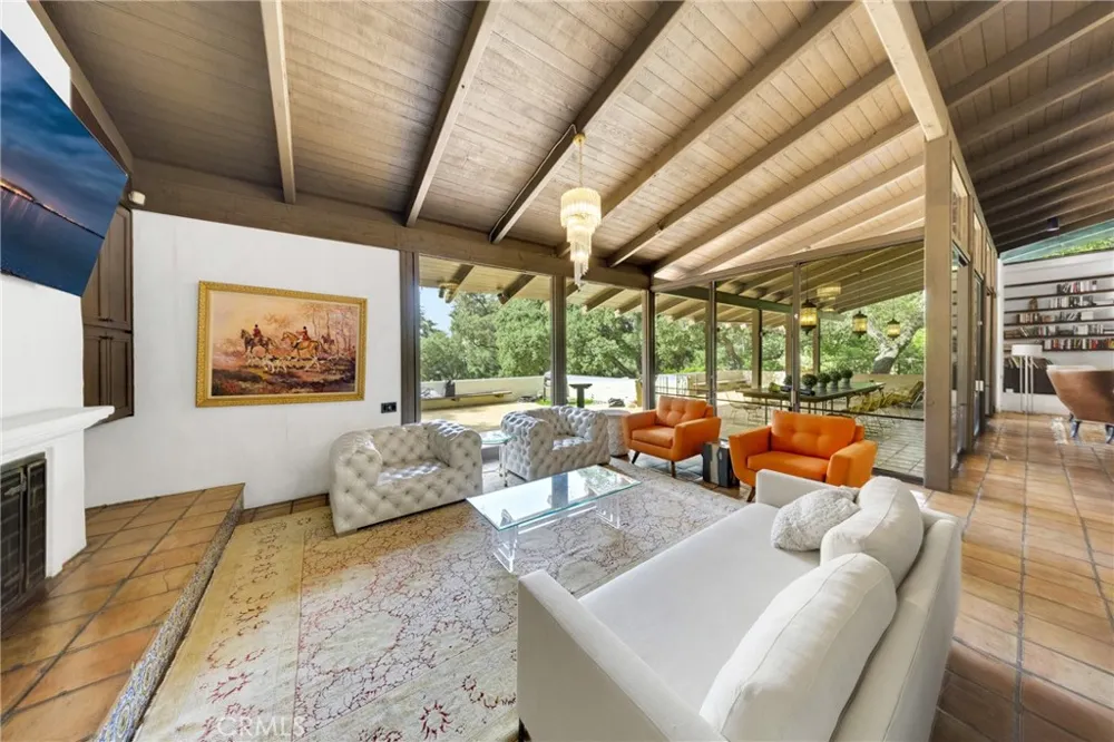 2300 Villa Heights Pasadena, CA 91107