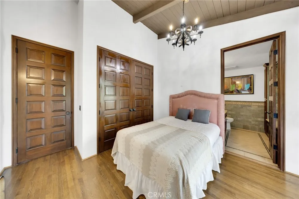 2300 Villa Heights Pasadena, CA 91107