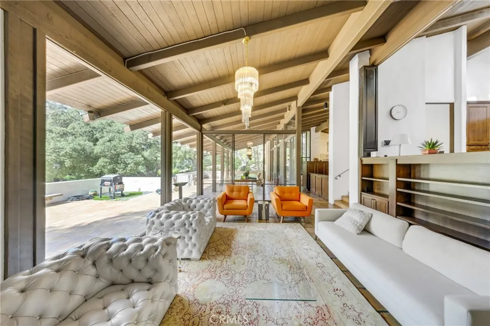2300 Villa Heights Pasadena, CA 91107