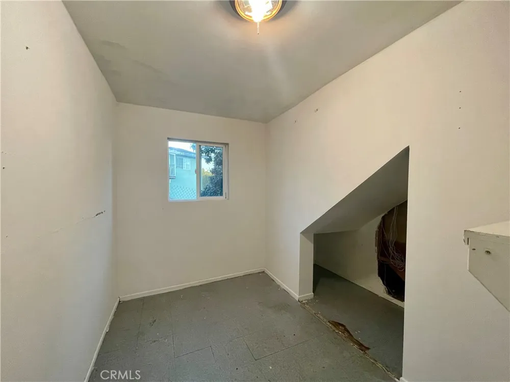 1182 Bonnie Beach Los Angeles, CA 90063