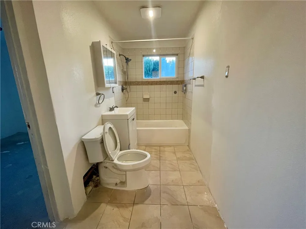 1182 Bonnie Beach Los Angeles, CA 90063