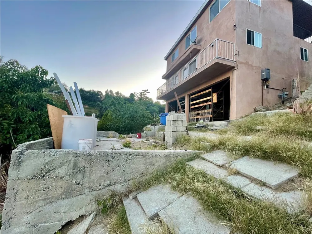 1182 Bonnie Beach Los Angeles, CA 90063