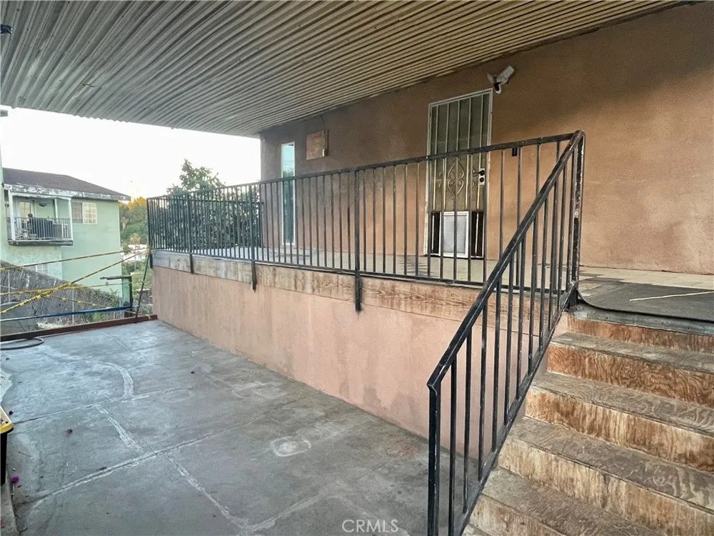 1182 Bonnie Beach Los Angeles, CA 90063