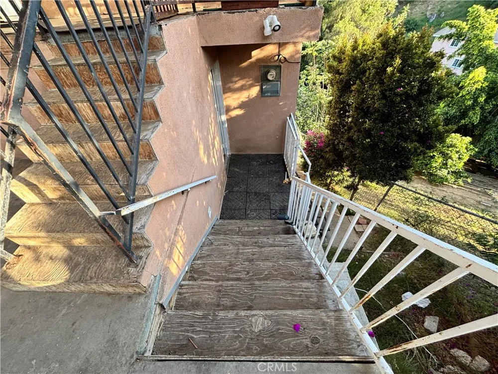 1182 Bonnie Beach Los Angeles, CA 90063