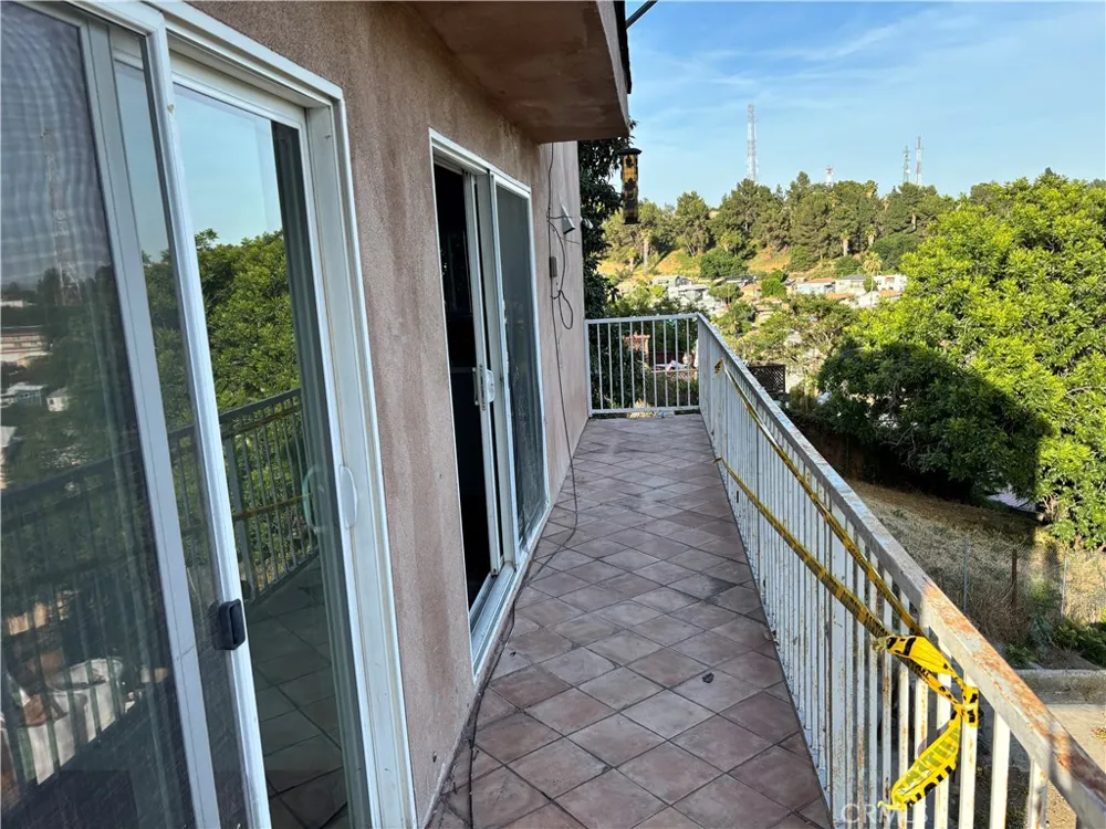 1182 Bonnie Beach Los Angeles, CA 90063