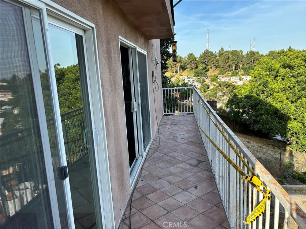 1182 Bonnie Beach Los Angeles, CA 90063