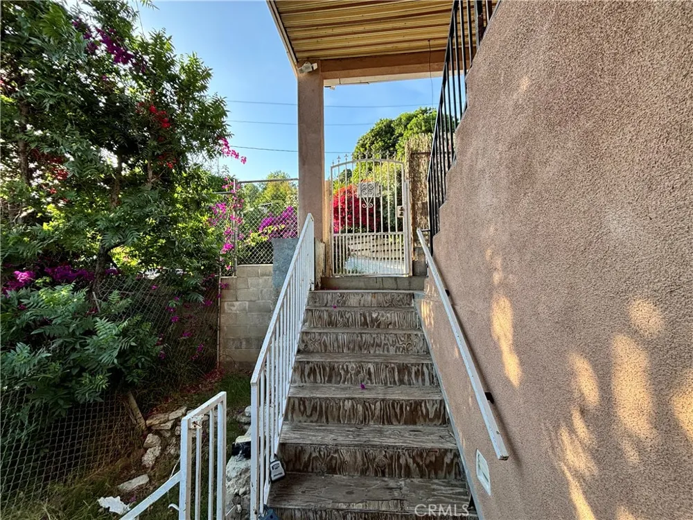 1182 Bonnie Beach Los Angeles, CA 90063