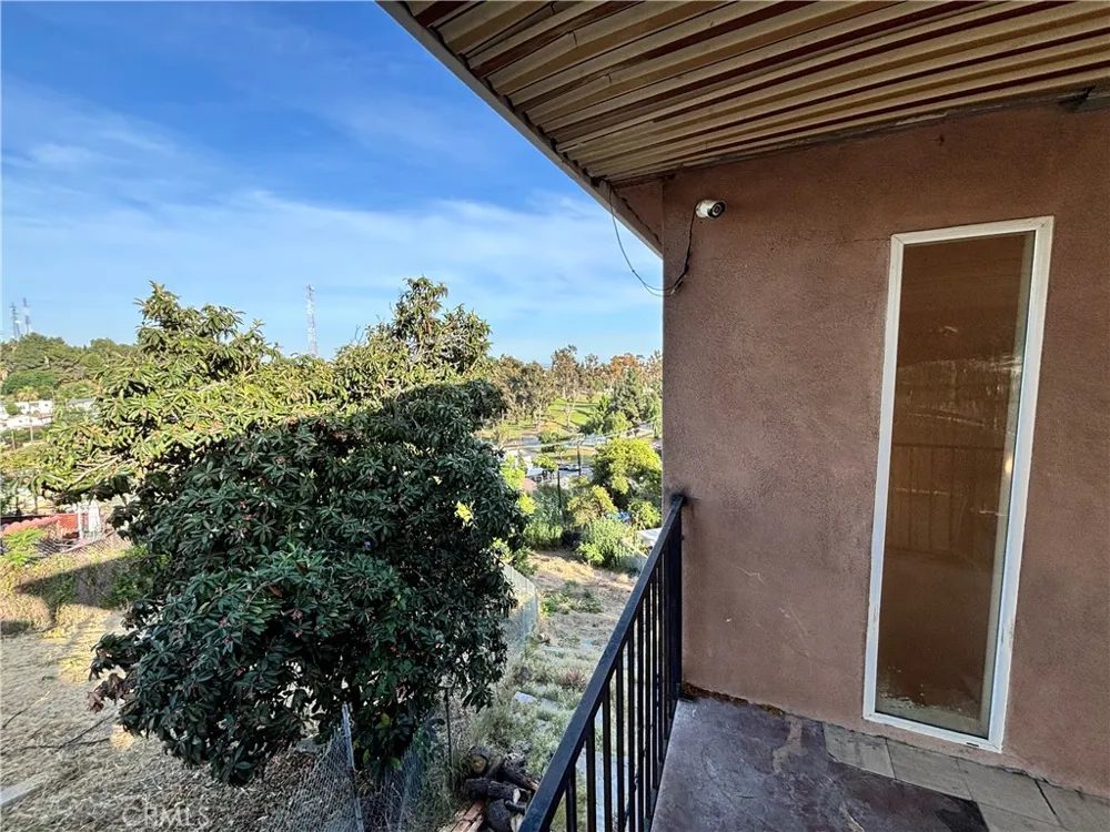 1182 Bonnie Beach Los Angeles, CA 90063