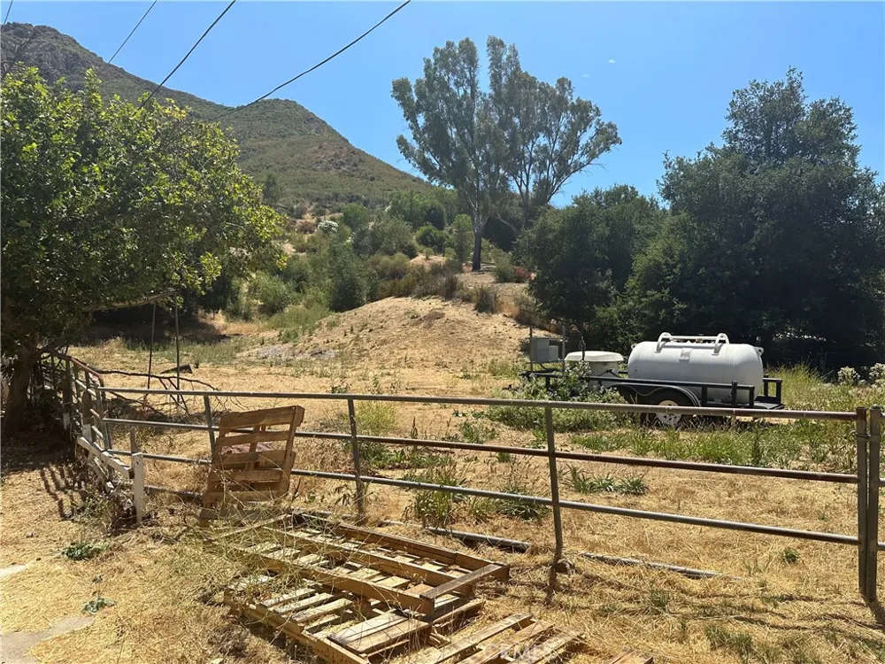 30100 Mulholland Agoura, CA 91301