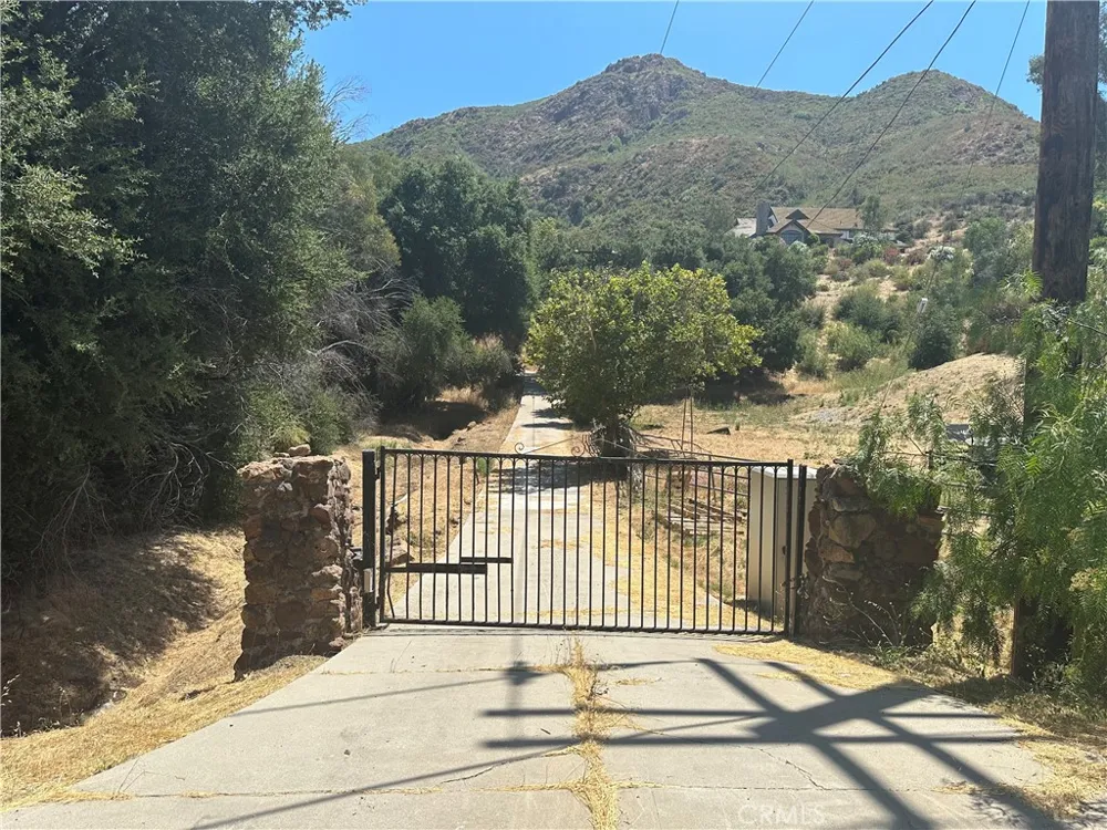 30100 Mulholland Agoura, CA 91301