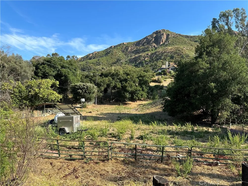 30100 Mulholland Agoura, CA 91301