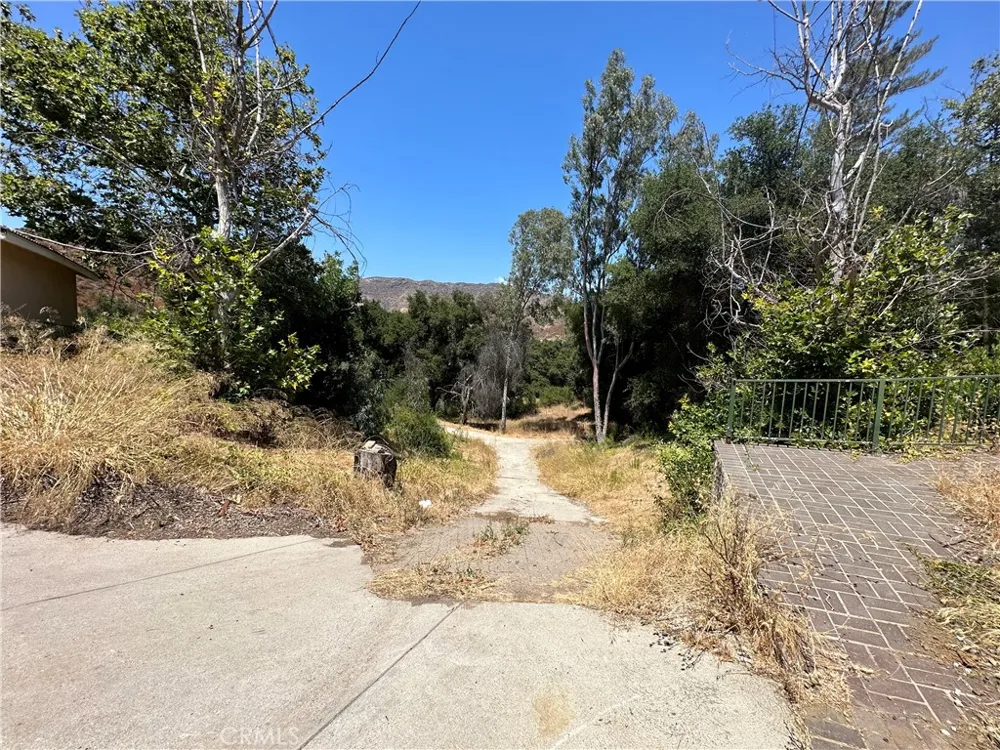 30100 Mulholland Agoura, CA 91301