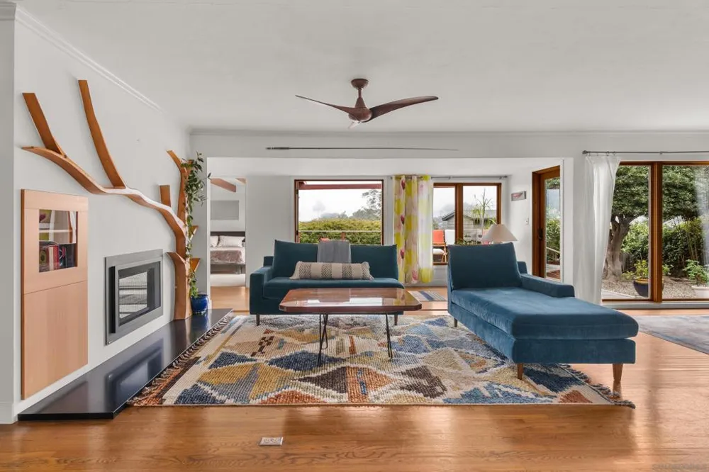541 Tarento Dr San Diego, CA 92106